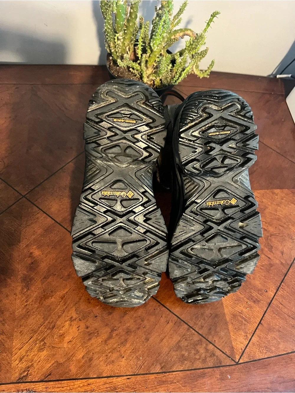 Columbia 200grams Waterproof Men’s Winter Hiking Boots Size 11.5